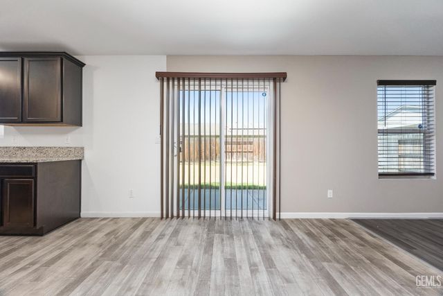 6200 Whaleback Avenue, Bakersfield, CA 93313