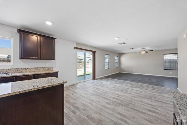 6200 Whaleback Avenue, Bakersfield, CA 93313