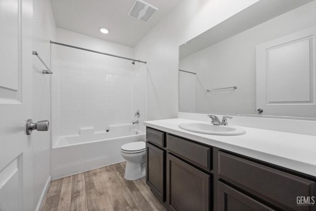 6200 Whaleback Avenue, Bakersfield, CA 93313