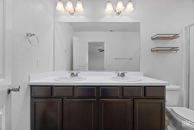 6200 Whaleback Avenue, Bakersfield, CA 93313