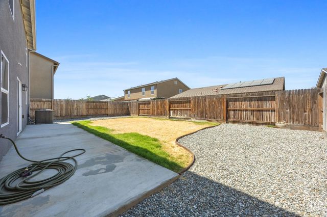 6200 Whaleback Avenue, Bakersfield, CA 93313