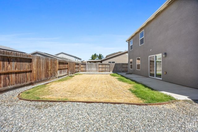 6200 Whaleback Avenue, Bakersfield, CA 93313