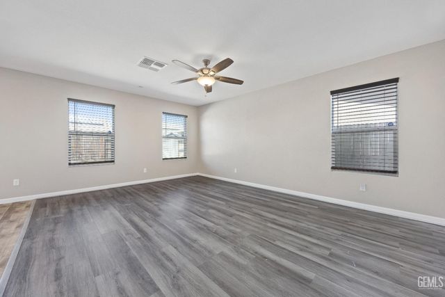 6200 Whaleback Avenue, Bakersfield, CA 93313