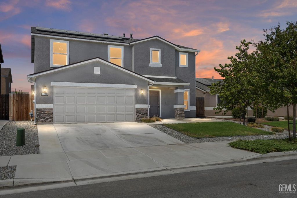 6200 Whaleback Avenue, Bakersfield, CA 93313