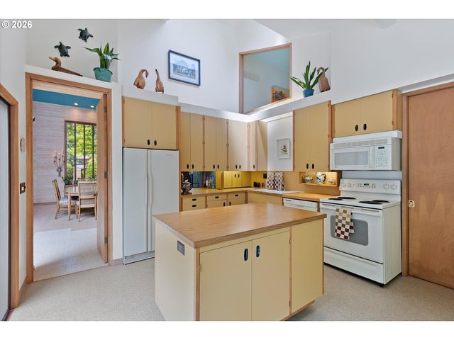 999 Ne 169TH Dr, Portland, OR 97230