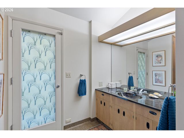 999 Ne 169TH Dr, Portland, OR 97230