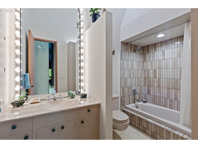 999 Ne 169TH Dr, Portland, OR 97230