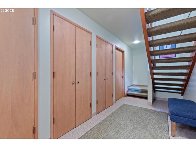 999 Ne 169TH Dr, Portland, OR 97230