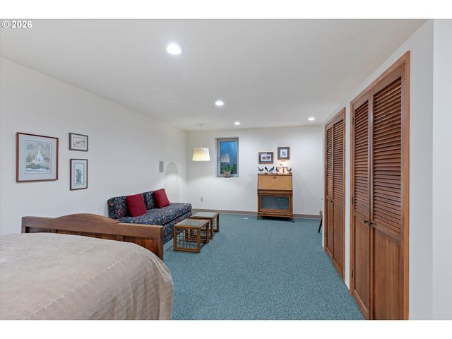 999 Ne 169TH Dr, Portland, OR 97230