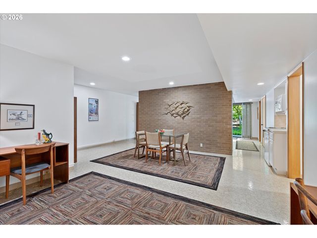 999 Ne 169TH Dr, Portland, OR 97230