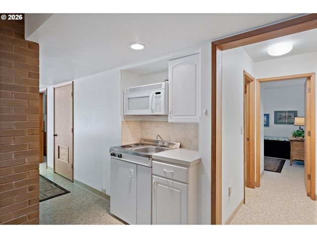 999 Ne 169TH Dr, Portland, OR 97230