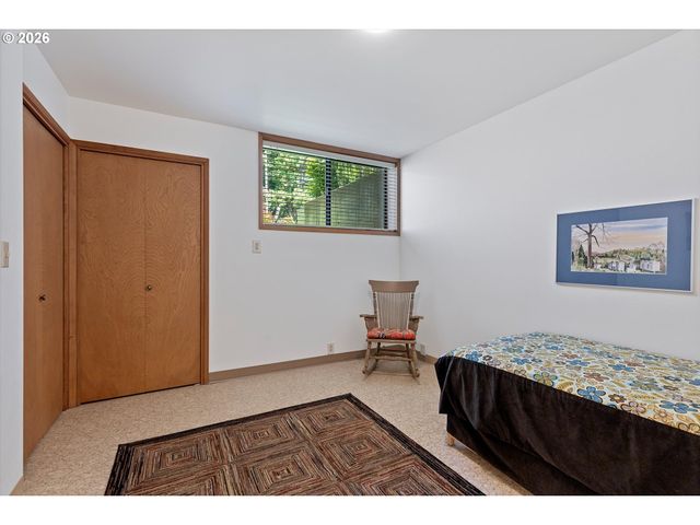 999 Ne 169TH Dr, Portland, OR 97230
