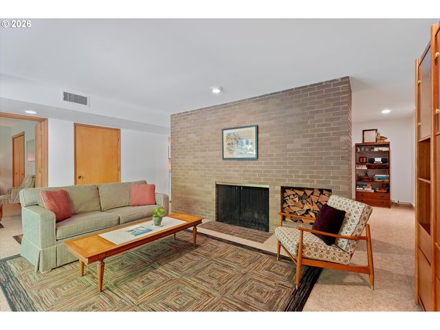 999 Ne 169TH Dr, Portland, OR 97230