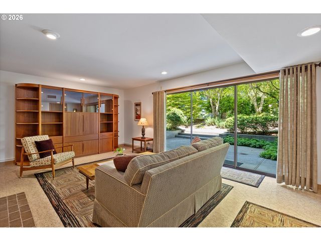 999 Ne 169TH Dr, Portland, OR 97230