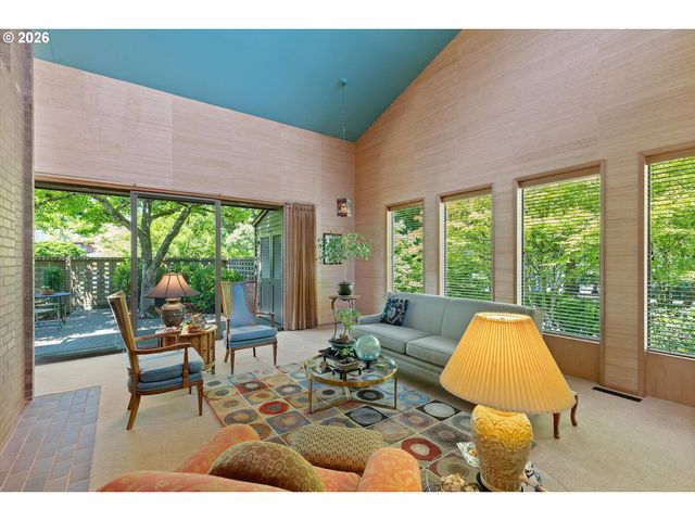 999 Ne 169TH Dr, Portland, OR 97230