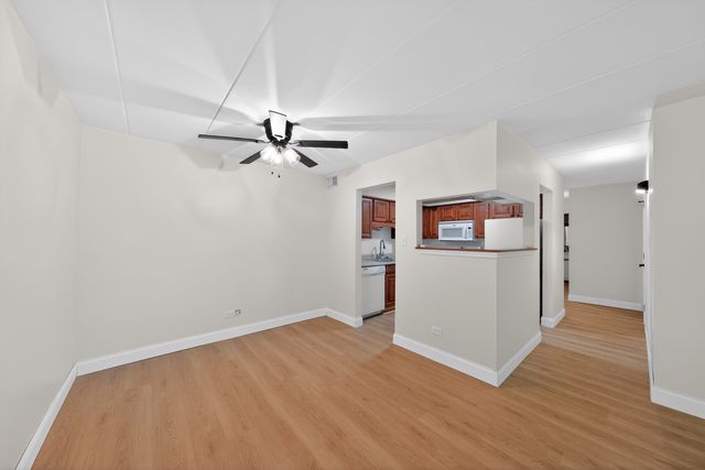 3235 S Manor Drive 104, Lansing, IL 60438