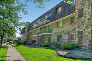 3235 S Manor Drive 104, Lansing, IL 60438