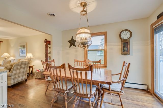 8 Adelphi Ct, Edison Twp., NJ 08837