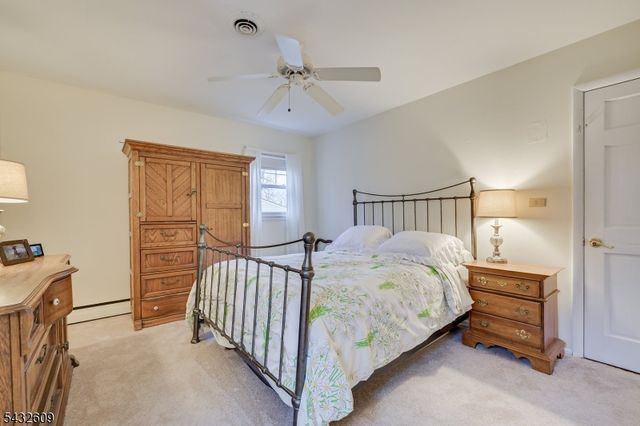 8 Adelphi Ct, Edison Twp., NJ 08837