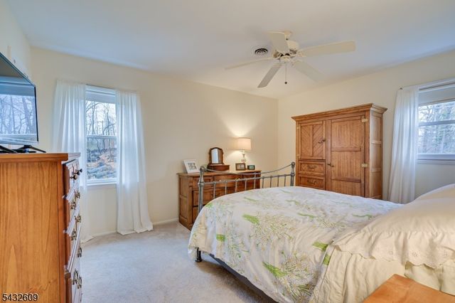 8 Adelphi Ct, Edison Twp., NJ 08837