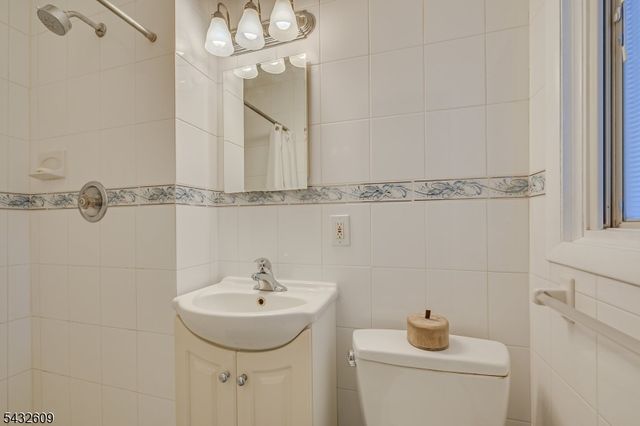 8 Adelphi Ct, Edison Twp., NJ 08837