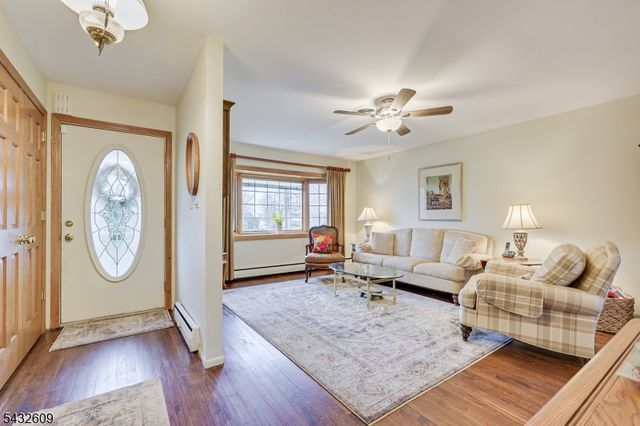 8 Adelphi Ct, Edison Twp., NJ 08837