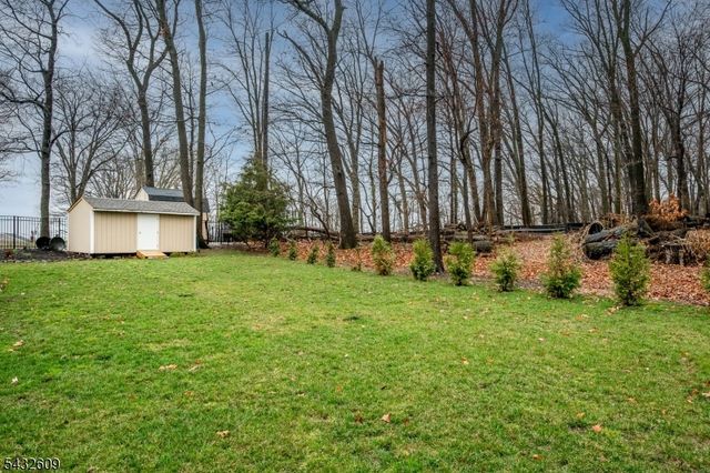 8 Adelphi Ct, Edison Twp., NJ 08837