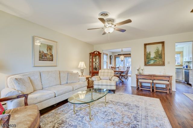 8 Adelphi Ct, Edison Twp., NJ 08837