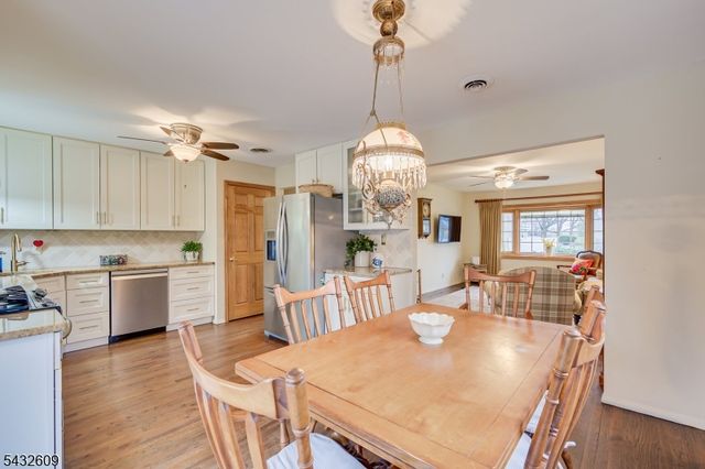 8 Adelphi Ct, Edison Twp., NJ 08837