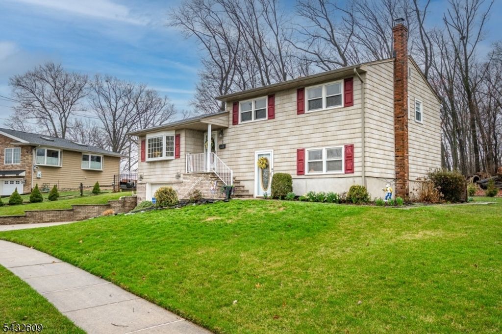 8 Adelphi Ct, Edison Twp., NJ 08837 — photo 2