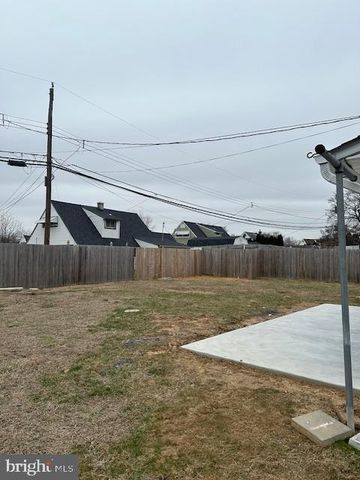 43 TOWPATH RD, Levittown, PA 19056