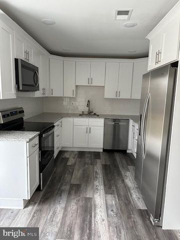 43 TOWPATH RD, Levittown, PA 19056