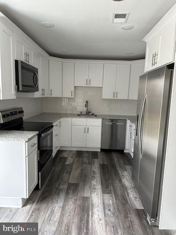 43 TOWPATH RD, Levittown, PA 19056