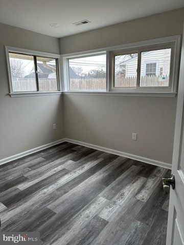 43 TOWPATH RD, Levittown, PA 19056