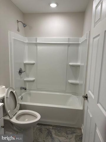 43 TOWPATH RD, Levittown, PA 19056