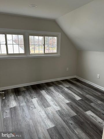 43 TOWPATH RD, Levittown, PA 19056