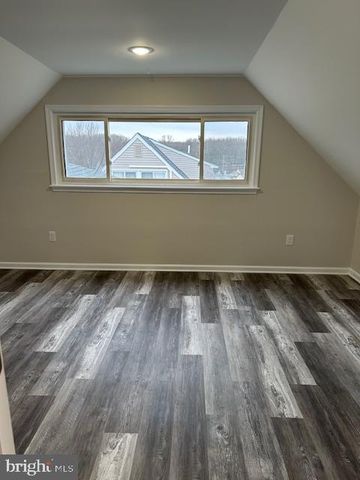 43 TOWPATH RD, Levittown, PA 19056