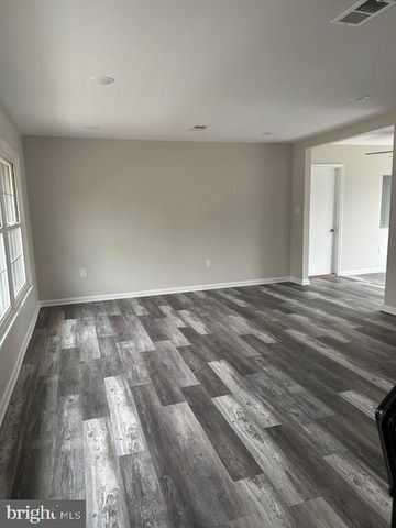 43 TOWPATH RD, Levittown, PA 19056