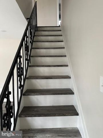 43 TOWPATH RD, Levittown, PA 19056