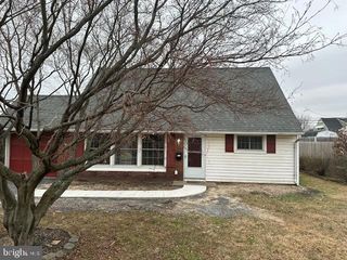 43 TOWPATH RD, Levittown, PA 19056