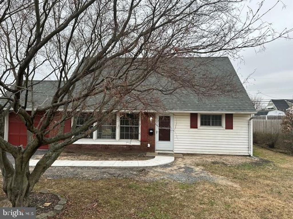 43 TOWPATH RD, Levittown, PA 19056