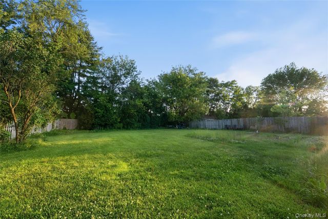 15 Guernsey Drive, New Windsor, NY 12553