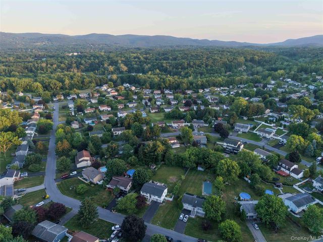 15 Guernsey Drive, New Windsor, NY 12553