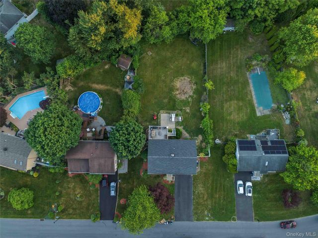 15 Guernsey Drive, New Windsor, NY 12553