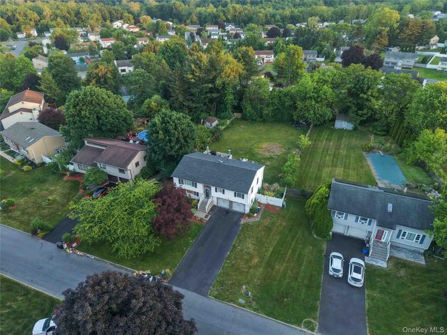 15 Guernsey Drive, New Windsor, NY 12553
