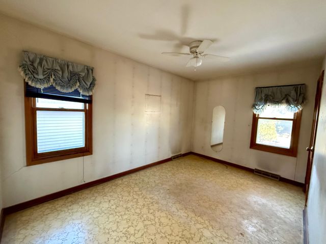 105 3rd Avenue NW, Grand Meadow, MN 55936