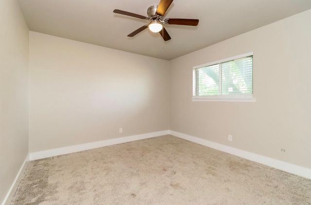 309 S Holiday Drive, Grand Prairie, TX 75052