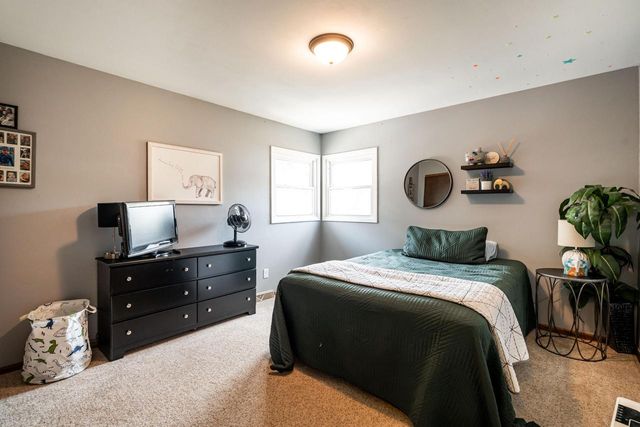3615 W Barnard AVENUE, Greenfield, WI 53221