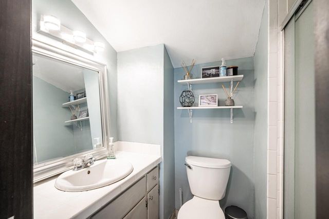 3615 W Barnard AVENUE, Greenfield, WI 53221