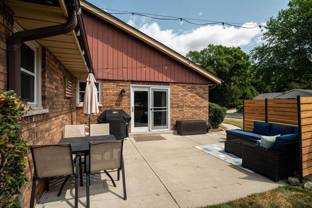 3615 W Barnard AVENUE, Greenfield, WI 53221
